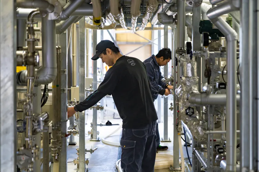 月光川ウィスキーの製造ライン